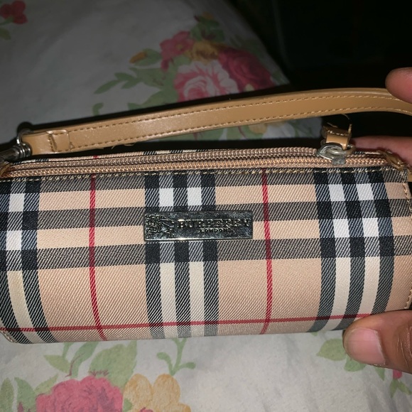 Burberry - Picture 2 of 5